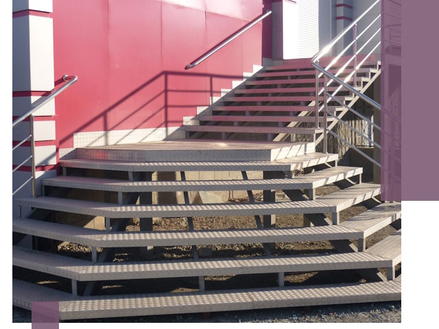 Лестницы для магазина в Каменске-Шахтинском — изготовление и монтаж