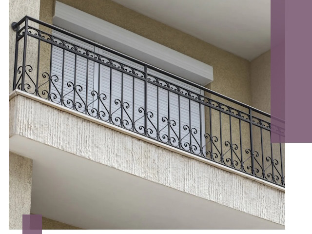 Балконные ограждения из металла и стекла в Каменске-Шахтинском для домов